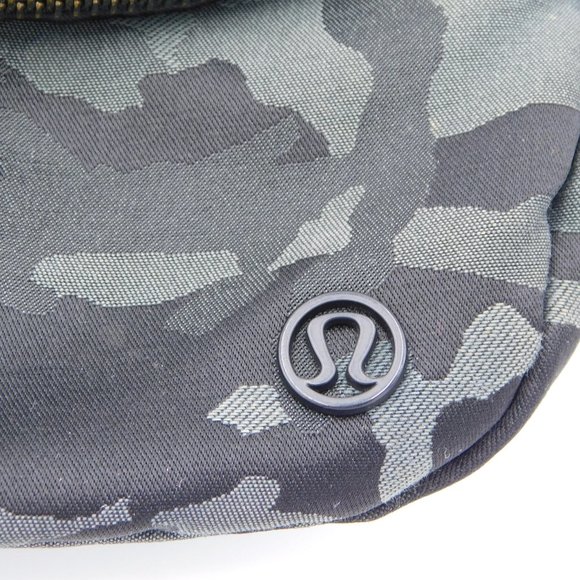 Lululemon athletica Camo Crossbody Bag - Black and Gray EUC - Picture 10 of 13